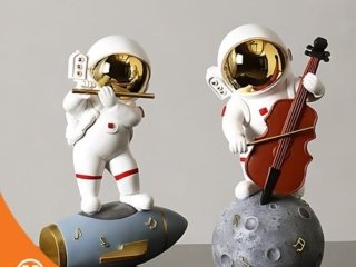 Dekorasi Pajangan Musician Astronaut Figurine
