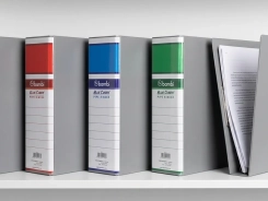 Deretan pipe binder Bambi abu-abu dengan punggung warna kuning, merah, dan biru tersusun rapi di rak kantor – Bindexmall